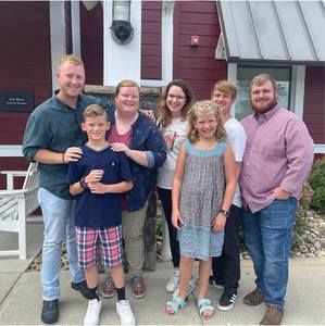 Meet your Posher, Dana